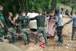 Percepat pengecoran Satgas TMMD datangkan molen baru