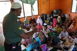 Babinsa Yang Mengabdi Menjadi Guru Mengaji