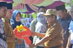 Tolinggula Terima Bus Pedesaan Dari Kemendes-PDT