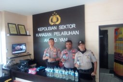 Polisi sita minuman keras dari KM Kieraha