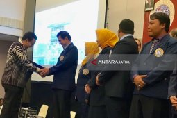 Asman Abnur: Jangan Libatkan IKA Unair ke Politik Praktis