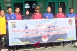 Personil Polair Bangka gelar bersih masjid