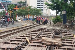 YLPK Soroti Lambannya Pemasangan Block Rel Depan RSI Surabaya