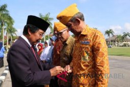 Wagub Babel berikan cincin kepada veteran kemerdekaan