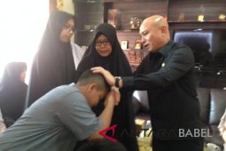 DPRD Babel serahkan beasiswa anak korban Lion sebesar Rp19.500.000