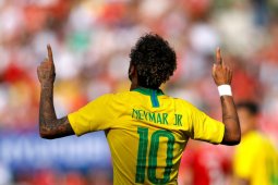 Neymar Cedera saat Brazil Melawan Kamerun