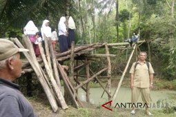 Sedikitnya 200 siswa Desa Girimukti terpaksa libur sekolah akibat ini
