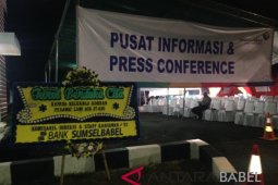 Karangan bunga berduka hiasi Posko Crisis Center Pangkalpinang