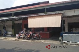 Pedagang sayur mayur di pasar induk Pasirhayam Cianjur merugi