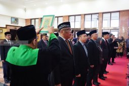 Risma Lantik 24 Pejabat Pemerintah Kota Surabaya