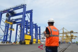 Pelindo I tambah peralatan bongkar muat di terminal peti kemas Belawan