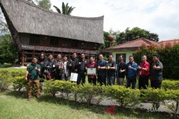 PFI hunting foto ke Toba Pulp Lestari