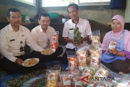 Rukyati Raup Untung Jutaan Rupiah Dari Bisnis Pare Crispy