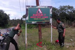 Koramil 03/Sipirok pasang banner Bahaya Longsor
