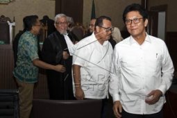 Empat anggota DPRD Sumut didakwa terima suap Rp2,29 miliar