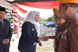 Bupati-Wabup Muarojambi bercengkerama  dengan para veteran