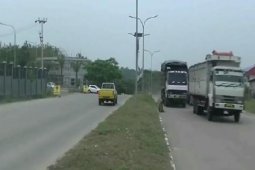 Polisi Tangerang larang truk delapan ton melintas jembatan Lontar