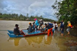 Jembatan Cipatujah masih dalam perbaikan