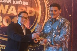 Wali Kota Kediri Raih Penghargaan Kategori Pemerintah Melek Teknologi