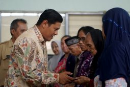 Wali Kota Kediri Serahkan BLSM untuk Warga Kurang Mampu