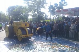 2.150 botol Miras dimusnahkan Polda Bali