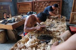 Tidak Semua Perajin Bojonegoro Peroleh Pesanan Relief Relegius