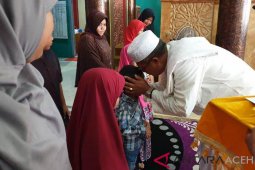 100 yatim korban gempa dan tsunami di Aceh Barat terima santunan