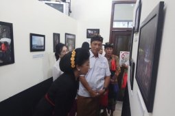 Putri Koster terkesan pameran foto ANTARA Bali