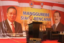 Sekda Ambon "mengajar manggurebe" siaga bencana