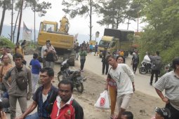 Akses jalan Siantar-Parapat belum bisa dilalui