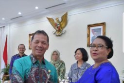 Bupati Tapsel terima penghargaan dari Pemerintah