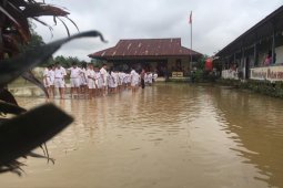 Air mulai naik di pesisir Kapuas di Sekadau