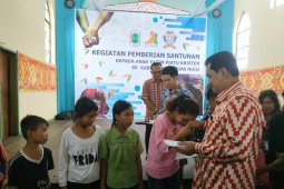 Pemkab Kapuas Hulu berikan santunan anak yatim piatu Protestan - Katolik