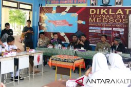 Wartawa Penajam Gelar Diklat Jurnalistik - Medsos Petangi Hoax