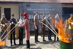 Customs seizes 18 million illegal cigarettes