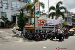 Sejumlah lokasi parkir rampas hak pejalan kaki
