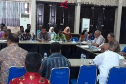 Sekda Wondama beri sanksi delapan pimpinan OPD