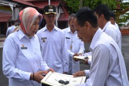 Camat se-Batola terima mobil dinas baru