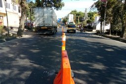 Pembatas jalan di batas Kota Pematangsiantar