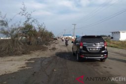 Warga minta lumpur di jalan PPS Lampulo dibersihkan