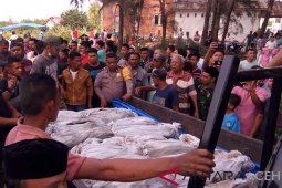 Warga Kajhu pindahkan kuburan korban tsunami