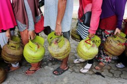 Ratusan warga Bengkayang  antri beli gas subsidi