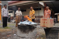 Dispendukcapil Trenggalek Musnahkan Ribuan "Sampah" KTP Elektronik