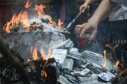 Pemusnahan KTP Elektronik rusak