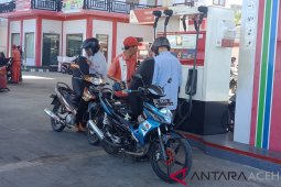 Bupati minta polisi selidiki SPBU tak jual premium ke warga