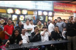 Presiden Jokowi "Malam Mingguan" di Pasar Segar Makassar