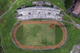 Stadion sepakbola terbengkalai
