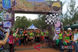 Bupati Bangka lepas peserta Sungailiat Trail Run