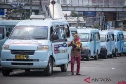 Kendaraan pribadi dan angkutan kota dapat melintas di Jabodetabek