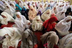 Kenang tsunami warga kampung nelayan larut berdoa